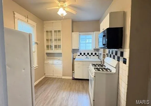 Photo 3 of Sale Pending at 4833 Hannover Ave, Saint Louis, MO 63123 | MLS# MIS26058519 | Listing updated on 2026-09-22