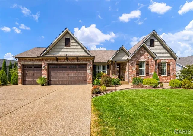 Photo 2 of Sale Pending at 423 Cottage Grv Dr, Wentzville, MO 63385 | MLS# MIS26058531 | Listing updated on 2026-09-20