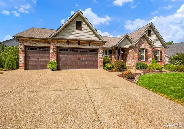 Photo 3 of Sale Pending at 423 Cottage Grv Dr, Wentzville, MO 63385 | MLS# MIS26058531 | Listing updated on 2026-09-20