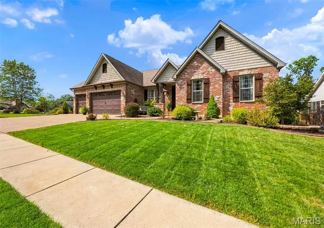 Photo 4 of Sale Pending at 423 Cottage Grv Dr, Wentzville, MO 63385 | MLS# MIS26058531 | Listing updated on 2026-09-20