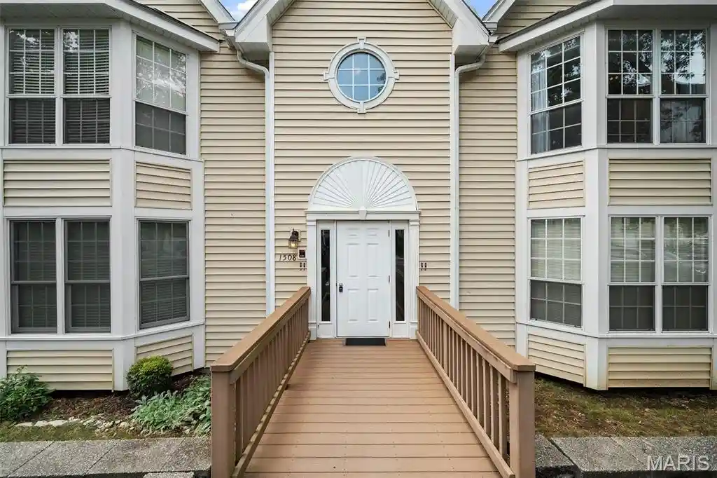 Listing Photo 2 - Condo for sale in 1508 Whispering Creek Dr located at 1508 Whispering Creek Dr, Ballwin, MO 63021 - Unit 1508 Whispering Crk Dr