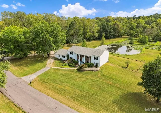 Photo 1 of Sale Pending at 301 Bridle Path Ln, O Fallon, MO 63366 | MLS# MIS26058536 | Listing updated on 2026-09-13