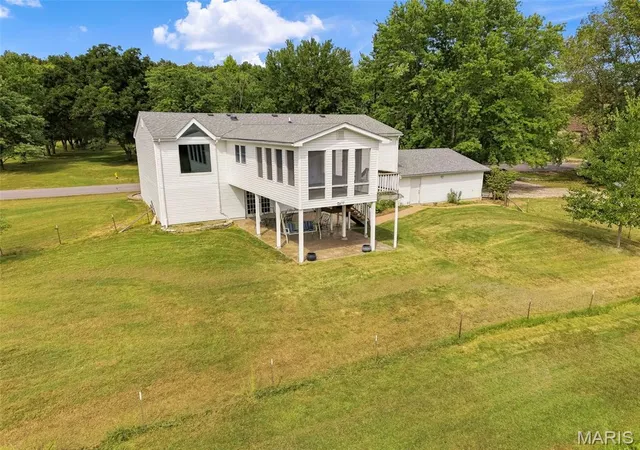Photo 3 of Sale Pending at 301 Bridle Path Ln, O Fallon, MO 63366 | MLS# MIS26058536 | Listing updated on 2026-09-13