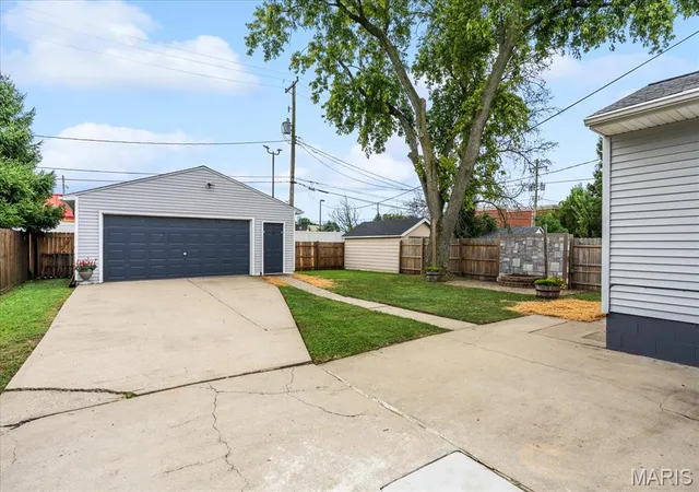 Photo 1 of Single family home for sale at 719 S Vine St, O Fallon, IL 62269 | MLS# MIS26058537 | Listing updated on 2026-09-24