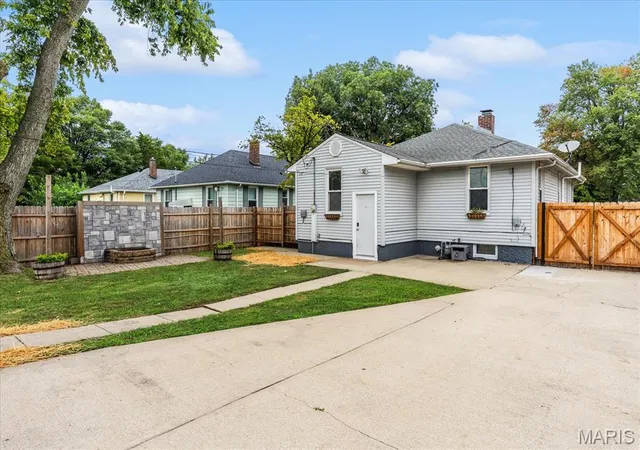 Photo 2 of Single family home for sale at 719 S Vine St, O Fallon, IL 62269 | MLS# MIS26058537 | Listing updated on 2026-09-24