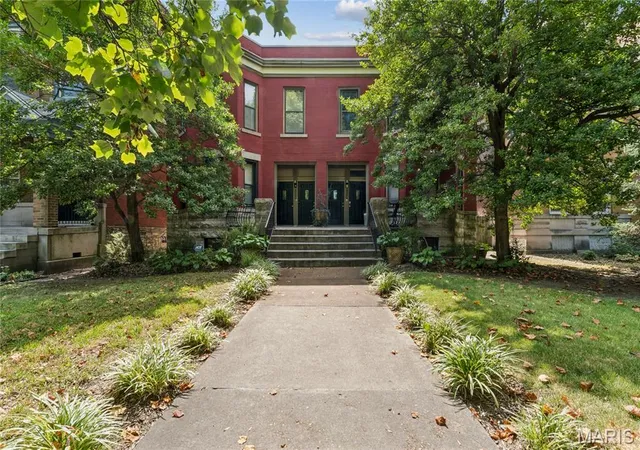 Listing Photo 1 - Condo for sale in building located at 4324 W Pine Blvd, St. Louis, MO 63108 - Unit #A