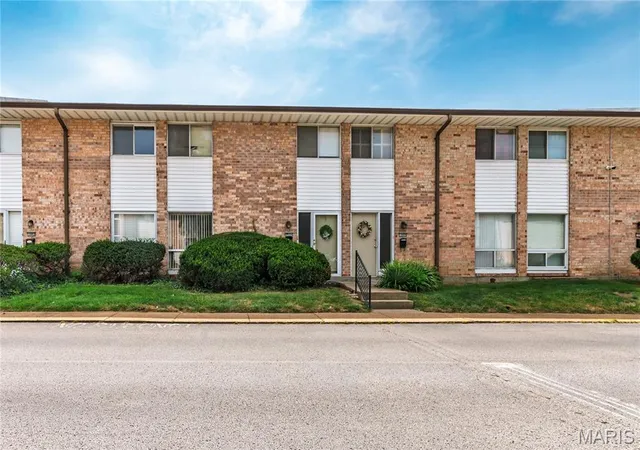 Condo for sale at 10004 Sakura Dr, Saint Louis, MO 63128 | MLS# MIS26058545