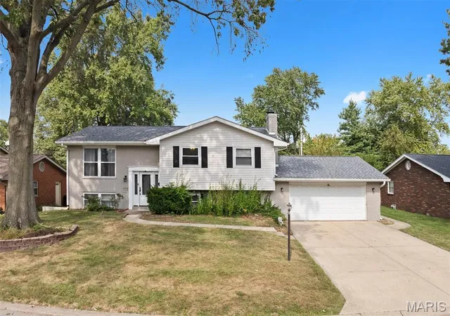 Photo 1 of Single family home for sale at 502 Fontainebleau, O Fallon, IL 62269 | MLS# MIS26058551 | Listing updated on 2026-10-17