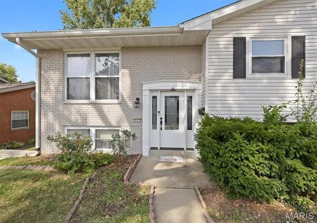 Photo 2 of Single family home for sale at 502 Fontainebleau, O Fallon, IL 62269 | MLS# MIS26058551 | Listing updated on 2026-10-17