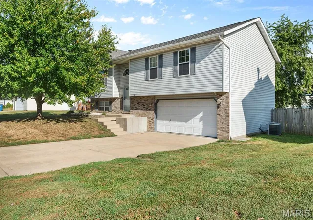 Photo 3 of Single family home for sale at 17 Arbor Springs, Troy, IL 62294 | MLS# MIS26058554 | Listing updated on 2026-09-14