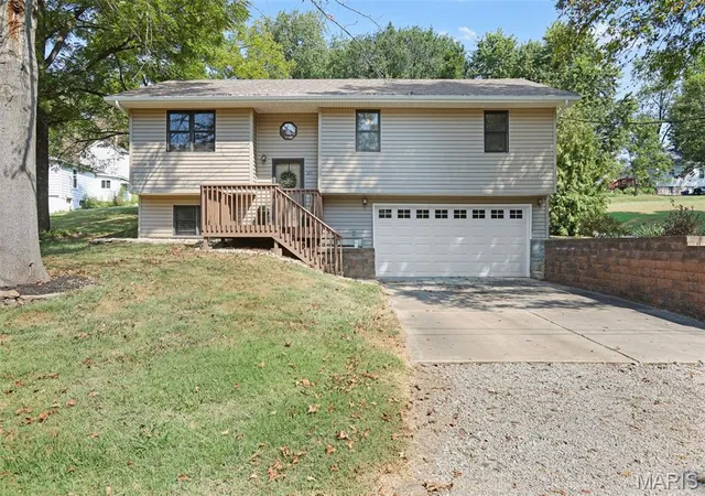 Photo 2 of Single family home for sale at 105 Perry St, Glen Carbon, IL 62034 | MLS# MIS26058555 | Listing updated on 2026-09-14