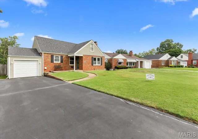 Photo 2 of Sale Pending at 7723 Florentine Dr, Saint Louis, MO 63121 | MLS# MIS26058558 | Listing updated on 2026-09-24