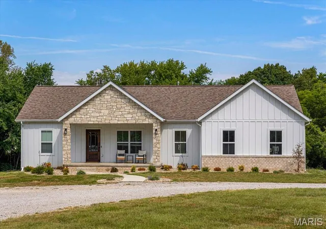 Photo 2 of Single family home for sale at 1542 Troy Ofallon Rd, Troy, IL 62294 | MLS# MIS26058589 | Listing updated on 2026-09-27
