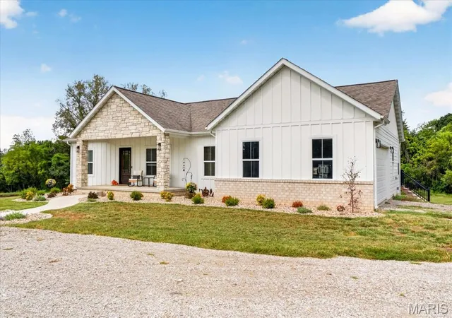 Photo 3 of Single family home for sale at 1542 Troy Ofallon Rd, Troy, IL 62294 | MLS# MIS26058589 | Listing updated on 2026-09-27