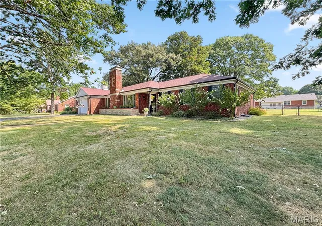 Photo 3 of Single family home for sale at 408 N Moore St, Waterloo, IL 62298 | MLS# MIS26058597 | Listing updated on 2026-09-26