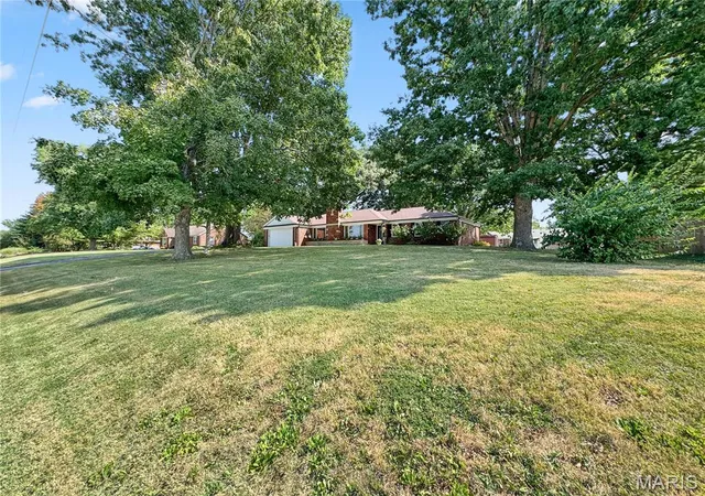 Photo 3 of Single family home for sale at 408 N Moore St, Waterloo, IL 62298 | MLS# MIS26058597 | Listing updated on 2026-09-26