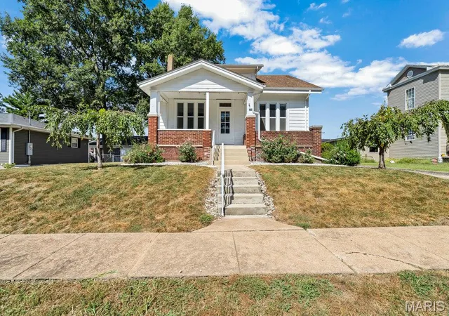 Single family home for sale at 208 N Benton St, New Athens, IL 62264 | MLS# MIS26058604