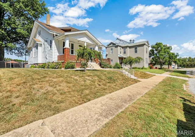 Photo 3 of Single family home for sale at 208 N Benton St, New Athens, IL 62264 | MLS# MIS26058604 | Listing updated on 2026-09-22