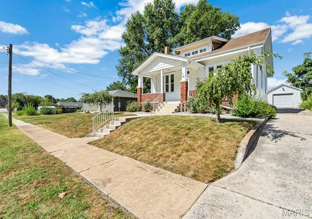 Photo 3 of Single family home for sale at 208 N Benton St, New Athens, IL 62264 | MLS# MIS26058604 | Listing updated on 2026-09-22