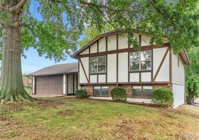Photo 1 of Single family home for sale at 1 Buckingham Dr, Washington, MO 63090 | MLS# MIS26058606 | Listing updated on 2026-09-14