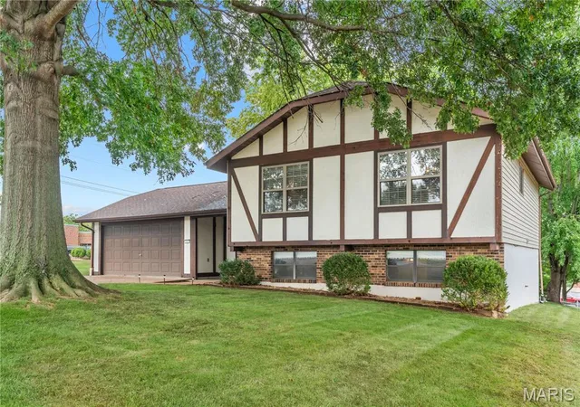 Single family home for sale at 1 Buckingham Dr, Washington, MO 63090 | MLS# MIS26058606