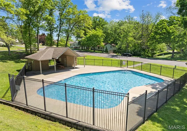 Photo 4 of Single family home for sale at 1 Buckingham Dr, Washington, MO 63090 | MLS# MIS26058606 | Listing updated on 2026-09-14