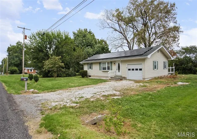 Photo 1 of Single family home for sale at 23310 Glenda Ave, Jerseyville, IL 62052 | MLS# MIS26058610 | Listing updated on 2026-09-26