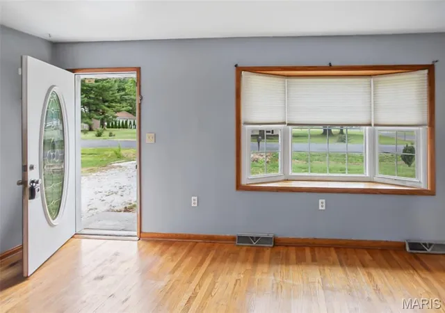 Photo 4 of Single family home for sale at 23310 Glenda Ave, Jerseyville, IL 62052 | MLS# MIS26058610 | Listing updated on 2026-09-26