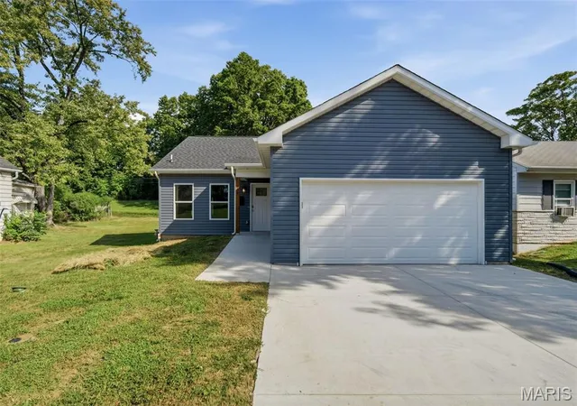 Photo 2 of Single family home for sale at 309 E Arlee Ave, Saint Louis, MO 63125 | MLS# MIS26058612 | Listing updated on 2026-09-14