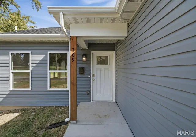 Photo 3 of Single family home for sale at 309 E Arlee Ave, Saint Louis, MO 63125 | MLS# MIS26058612 | Listing updated on 2026-09-14