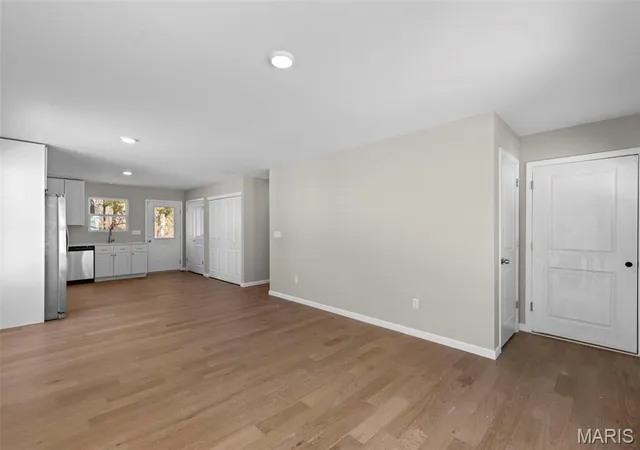 Photo 4 of Single family home for sale at 309 E Arlee Ave, Saint Louis, MO 63125 | MLS# MIS26058612 | Listing updated on 2026-09-14