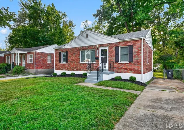 Photo 2 of Sale Pending at 1131 Mount Olive Ave, Saint Louis, MO 63130 | MLS# MIS26058632 | Listing updated on 2026-09-13
