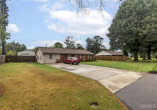 Photo 2 of Single family home for sale at 2809 Pendleton Dr, Kennett, MO 63857 | MLS# MIS26058633 | Listing updated on 2026-09-12