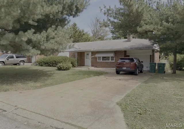 Photo 1 of Single family home for sale at 9266 Waldorf Dr, Saint Louis, MO 63137 | MLS# MIS26058642 | Listing updated on 2026-10-06