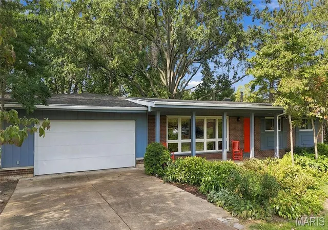 Photo 1 of Sale Pending at 1139 Indian Meadows Dr, Saint Louis, MO 63132 | MLS# MIS26058666 | Listing updated on 2026-10-21