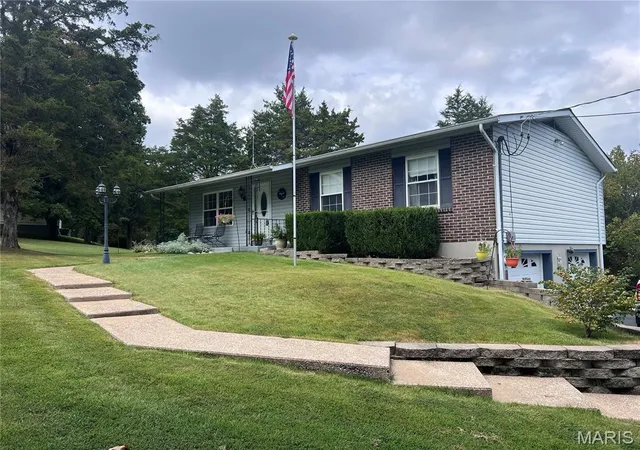 Photo 2 of Sale Pending at 4 Laura Ln, Festus, MO 63028 | MLS# MIS26058684 | Listing updated on 2026-09-21