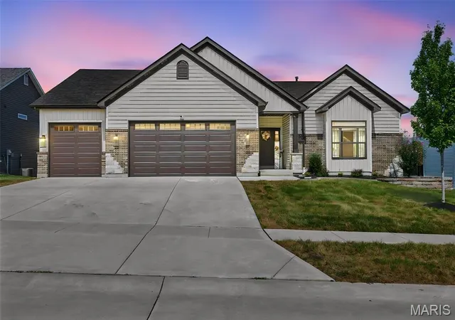 Photo 1 of Single family home for sale at 293 Laurens Spring Ct, Lake Saint Louis, MO 63367 | MLS# MIS26058690 | Listing updated on 2026-09-18