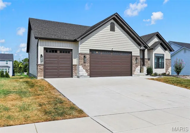Photo 2 of Single family home for sale at 293 Laurens Spring Ct, Lake Saint Louis, MO 63367 | MLS# MIS26058690 | Listing updated on 2026-09-18