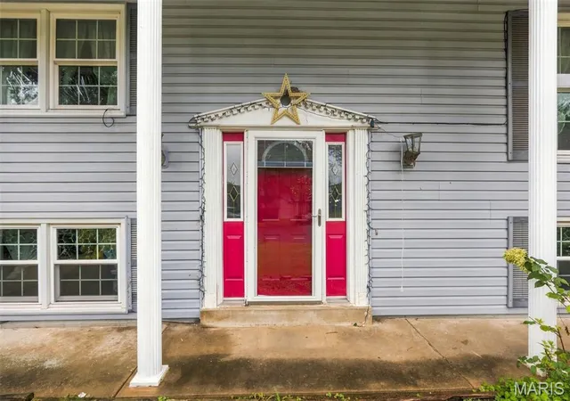 Photo 3 of Sale Pending at 1301 Drummond Ct, Saint Charles, MO 63303 | MLS# MIS26058721 | Listing updated on 2026-09-22