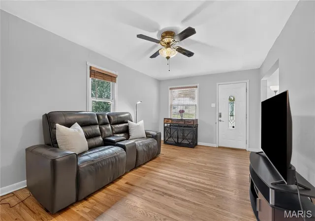 Photo 3 of Sale Pending at 1334 San Jacinto Ct, Saint Louis, MO 63139 | MLS# MIS26058723 | Listing updated on 2026-09-14