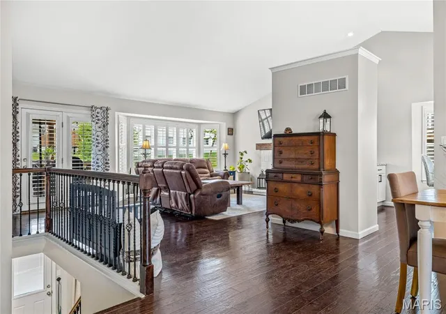 Photo 3 of Single family home for sale at 516 Oak Leaf Manor Ct, Ballwin, MO 63021 | MLS# MIS26058728 | Listing updated on 2026-09-14