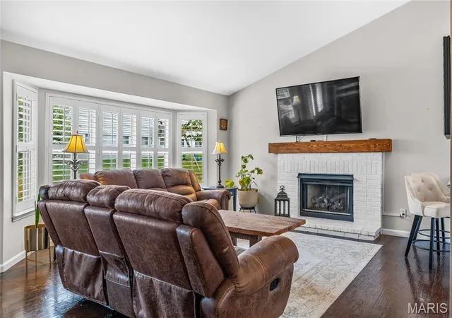 Photo 4 of Single family home for sale at 516 Oak Leaf Manor Ct, Ballwin, MO 63021 | MLS# MIS26058728 | Listing updated on 2026-09-14