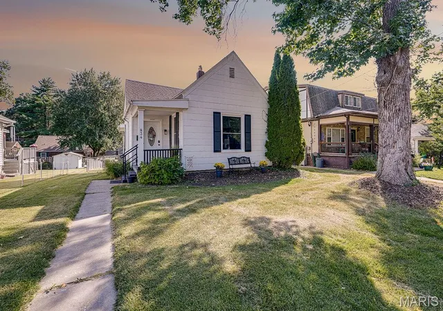 Photo 1 of Single family home for sale at 834 Douglas St, Alton, IL 62002 | MLS# MIS26058730 | Listing updated on 2026-10-06