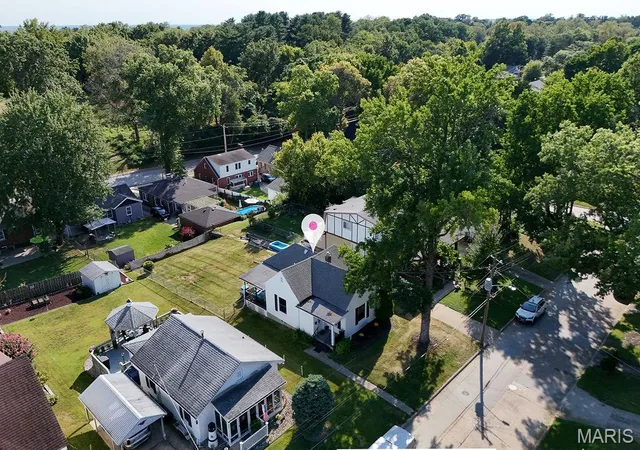 Photo 2 of Single family home for sale at 834 Douglas St, Alton, IL 62002 | MLS# MIS26058730 | Listing updated on 2026-10-06