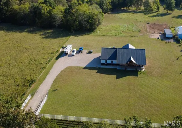 Photo 3 of Single family home for sale at 6944 Hillsboro Rd, Bonne Terre, MO 63628 | MLS# MIS26058738 | Listing updated on 2026-10-03