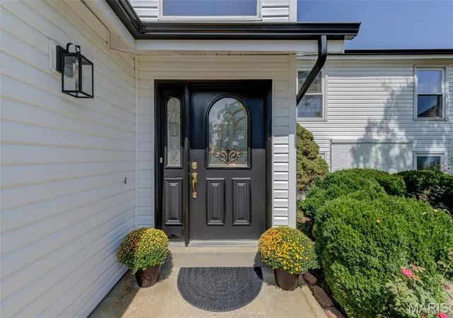 Photo 2 of Single family home for sale at 307 Twistedoak Ct, Ballwin, MO 63021 | MLS# MIS26058741 | Listing updated on 2026-09-12