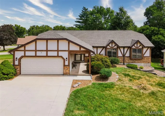Photo 1 of Sale Pending at 12 Meadow Crst Ct, Saint Charles, MO 63303 | MLS# MIS26058751 | Listing updated on 2026-10-05