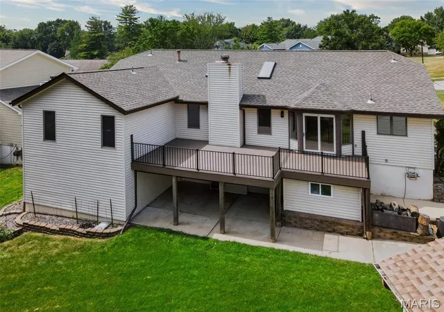 Photo 3 of Sale Pending at 12 Meadow Crst Ct, Saint Charles, MO 63303 | MLS# MIS26058751 | Listing updated on 2026-10-05