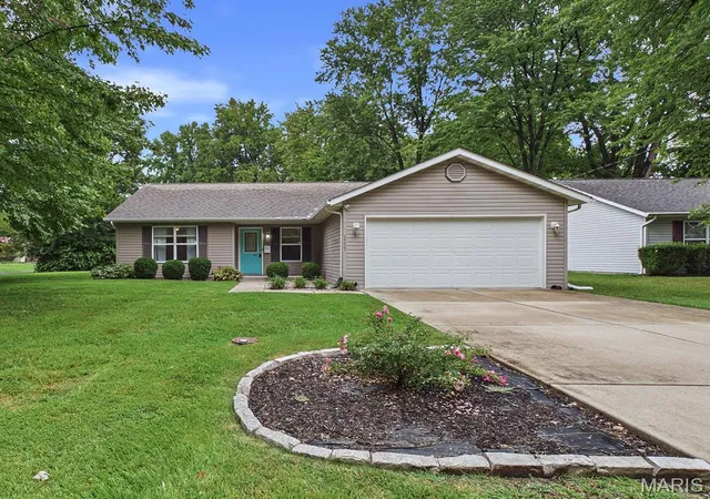 Single family home for sale at 1727 Laurette Ln, Belleville, IL 62226 | MLS# MIS26058754