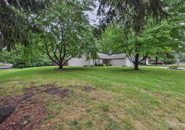 Photo 3 of Single family home for sale at 1727 Laurette Ln, Belleville, IL 62226 | MLS# MIS26058754 | Listing updated on 2026-09-21